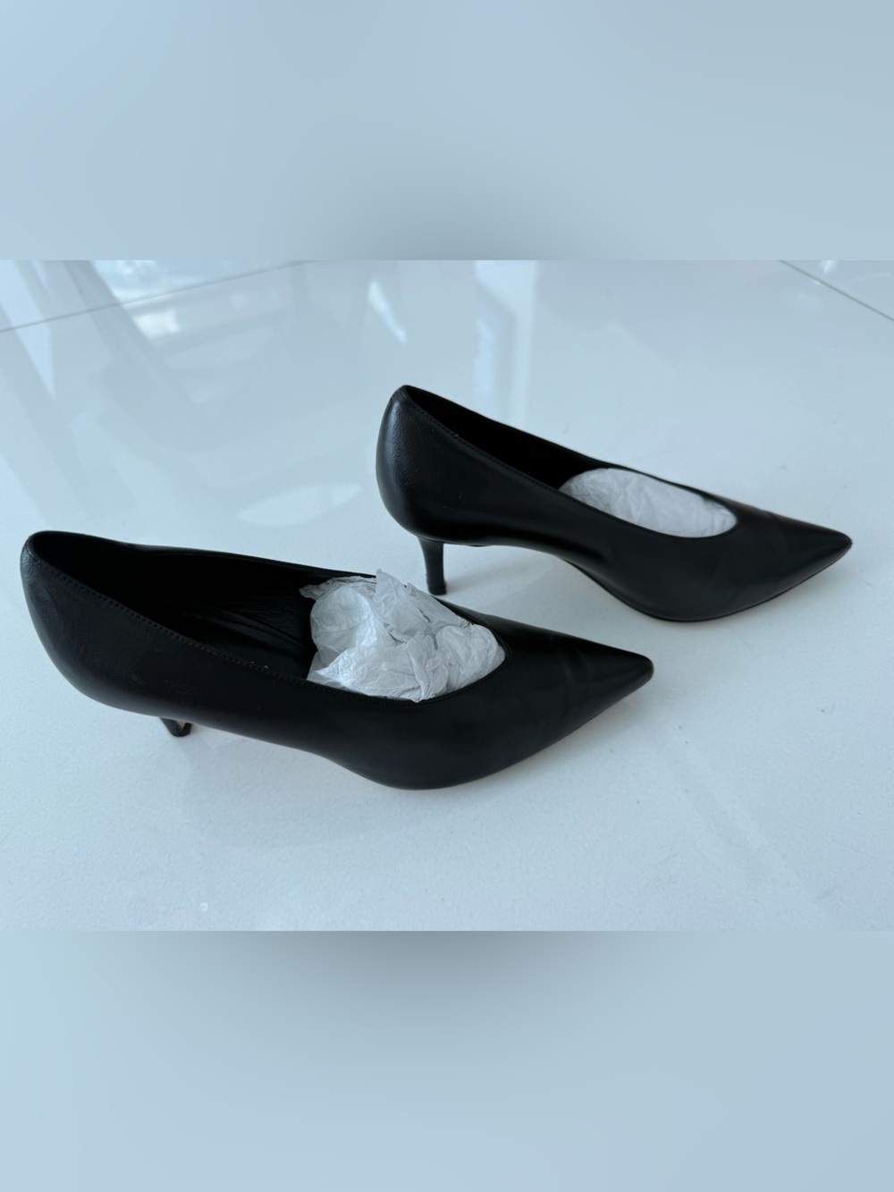 M Gemi Classic Black leather Pointed-Toe Pumps like new w dust bag